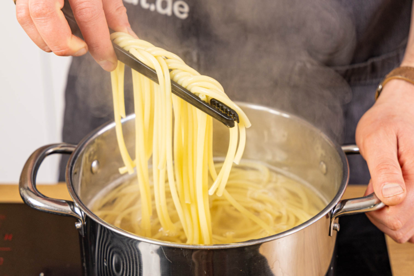 Makkaroni als dente kochen