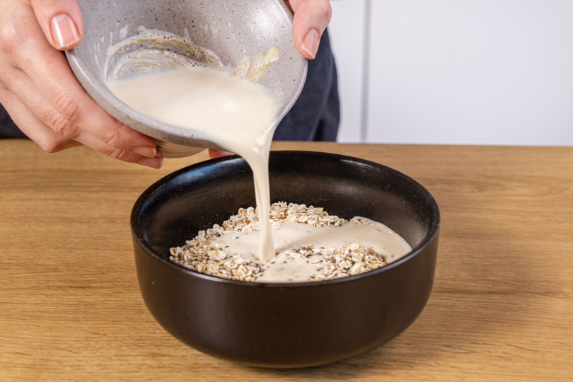 Erdnussmilch dazugeben