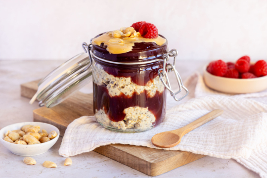 Peanutbutter & Jelly Overnight Oats