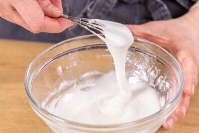 Zuckerguss anrühren