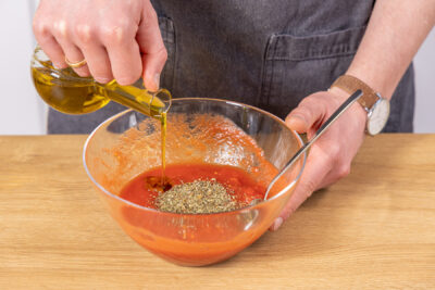 Pizzasauce würzen
