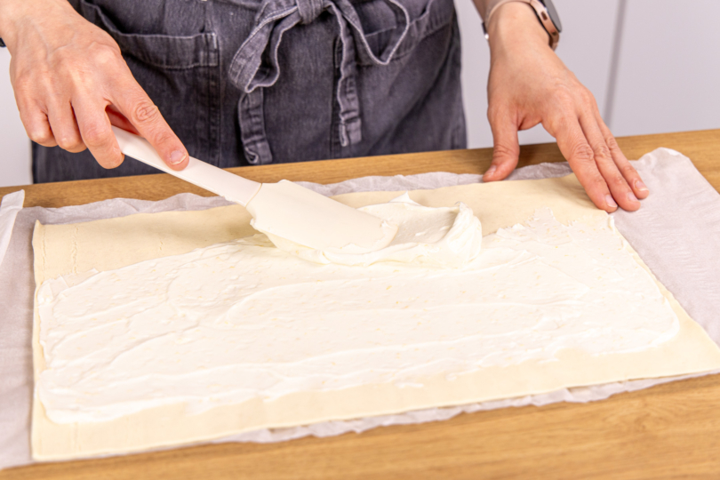 Quarkmasse verstreichen