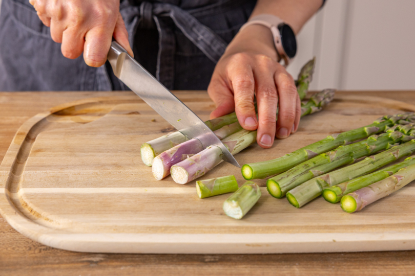 Spargelenden abtrennen
