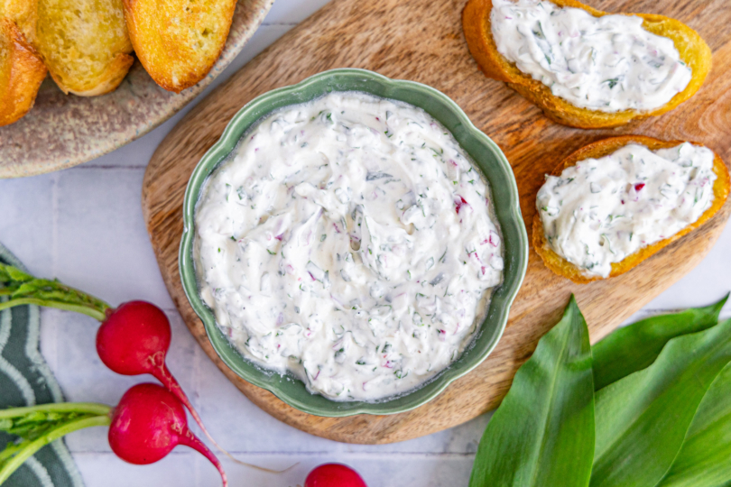 Radieschen-Bärlauch-Dip