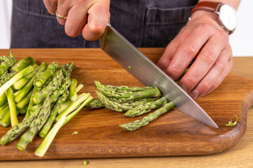 Spargel schneiden