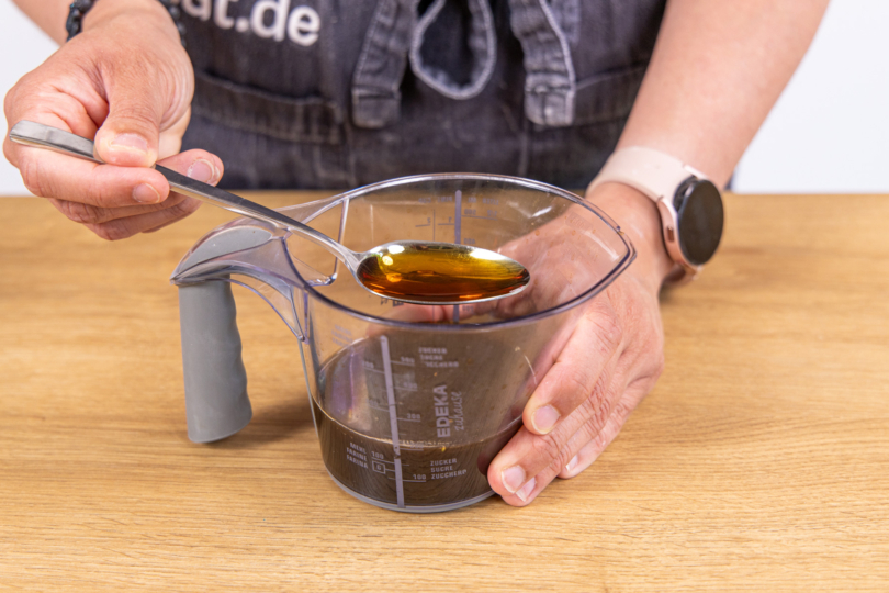 Espresso und Amaretto mischen