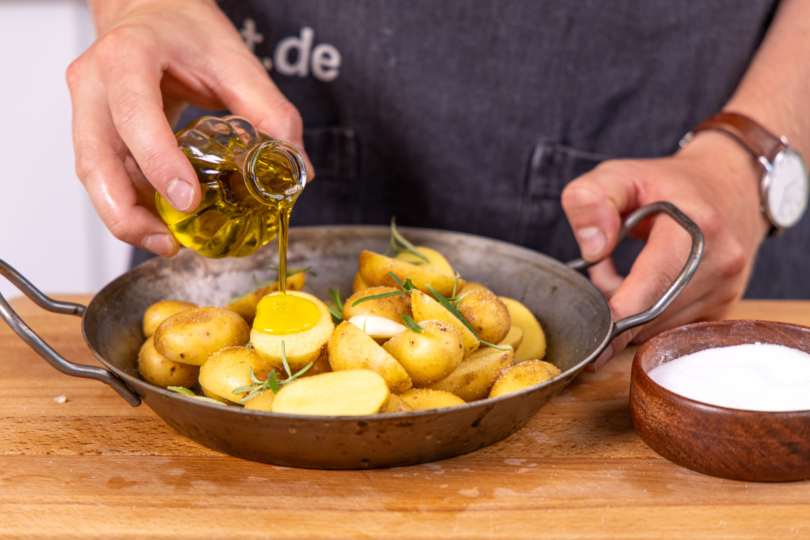 Olivenöl dazugeben