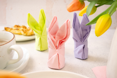 Tischdekoration Ostern - Servietten falten Hase