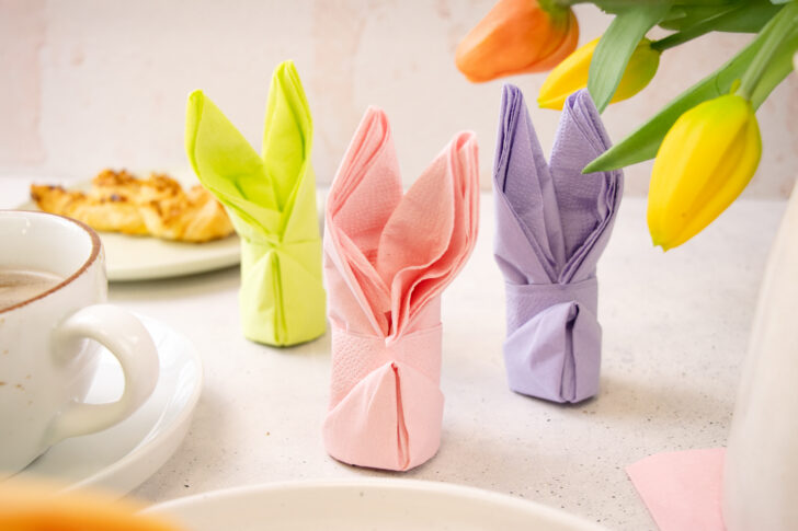 Tischdekoration Ostern - Servietten falten Hase