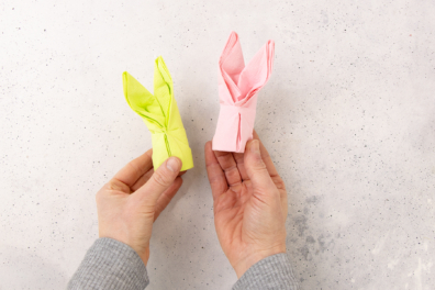 Servietten falten - süße Hasen