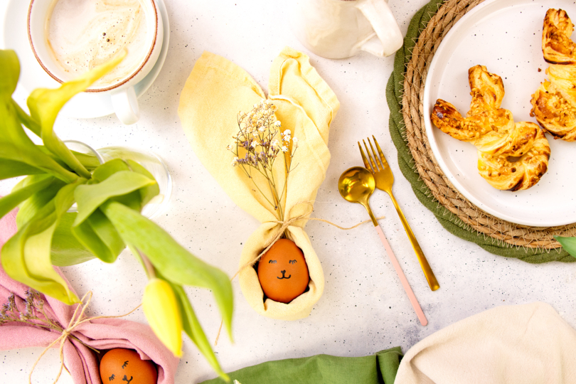 Servietten falten Ostern Hasenohren