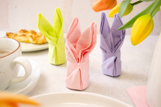 Servietten falten Hase - Tischdekoration Ostern