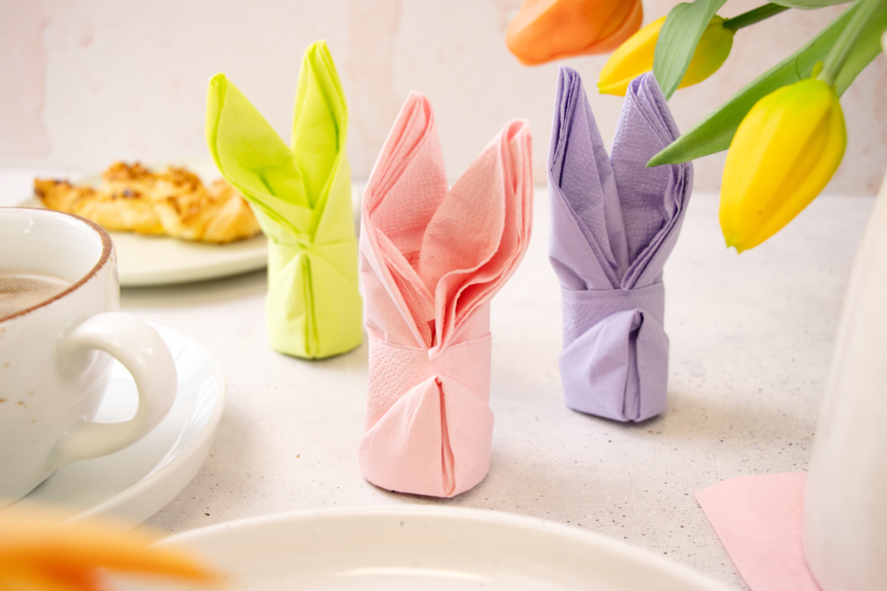 Servietten falten Hase - Tischdekoration Ostern