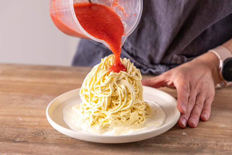 Sauce darauf verteilen