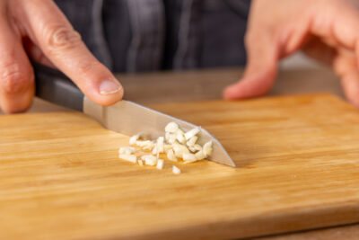 Knoblauch hacken