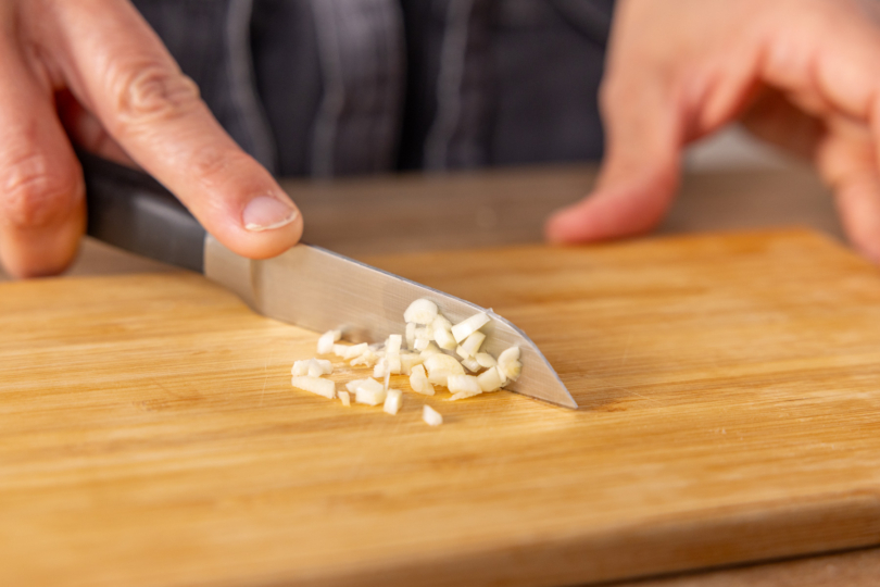 Knoblauch hacken