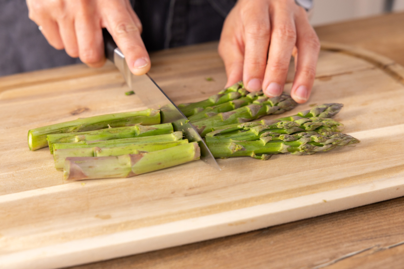 Spargel halbieren