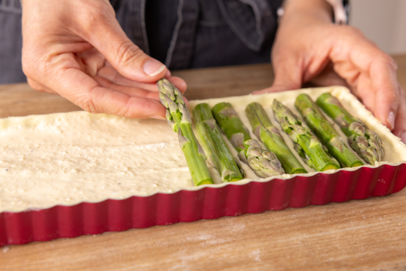 Spargel in die Form legen