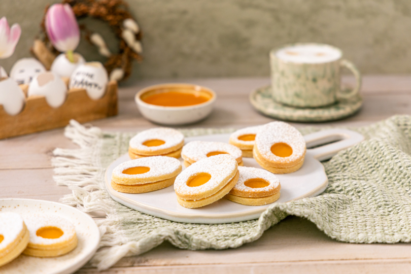 Spiegelei Kekse zu Ostern servieren