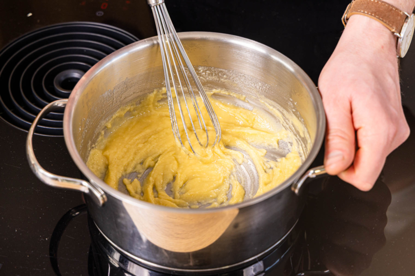 angerührte Mehlschwitze im Topf