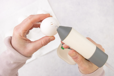 kleines Loch in Eierschale verschließen