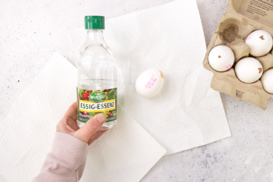Eierstempel mit Essig Essenz entfernen