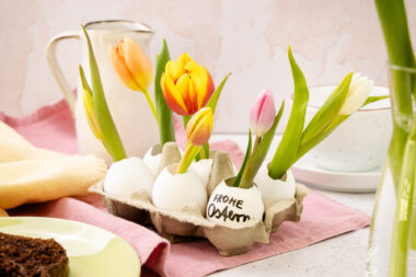 Vase aus Eierschalen basteln - Tischdeko Ostern