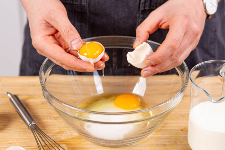 Eier aufschlagen