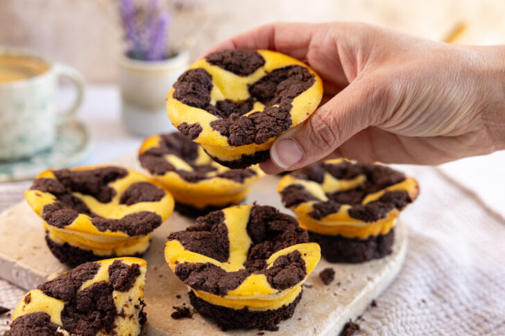 Zupfkuchen Muffins servieren