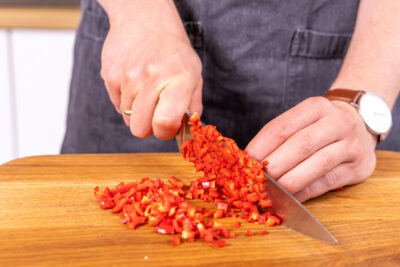 Paprika würfeln
