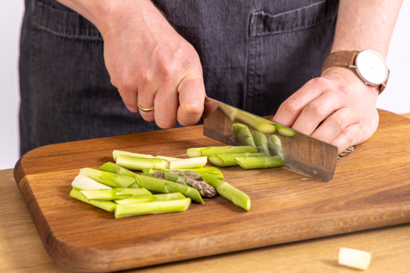 Spargel schneiden