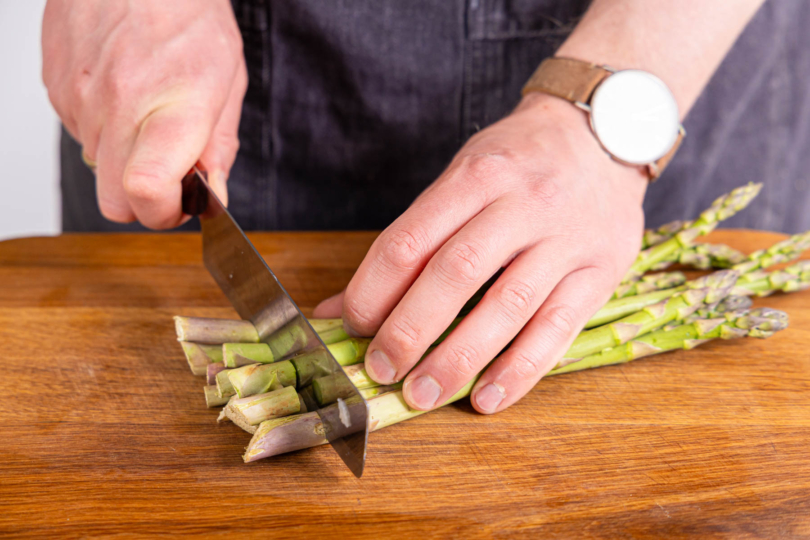 Spargelenden abschneiden