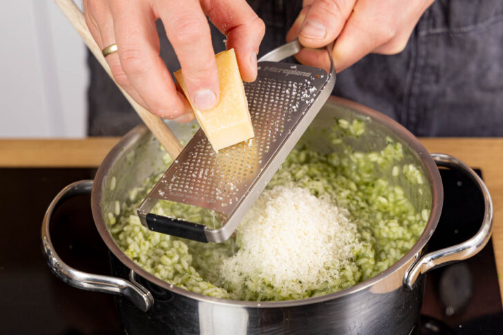 Parmesan dazureiben
