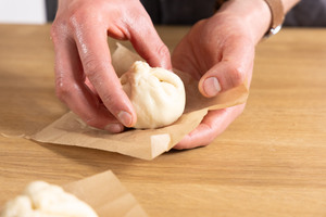 Banh Bao auf Backpapier legen