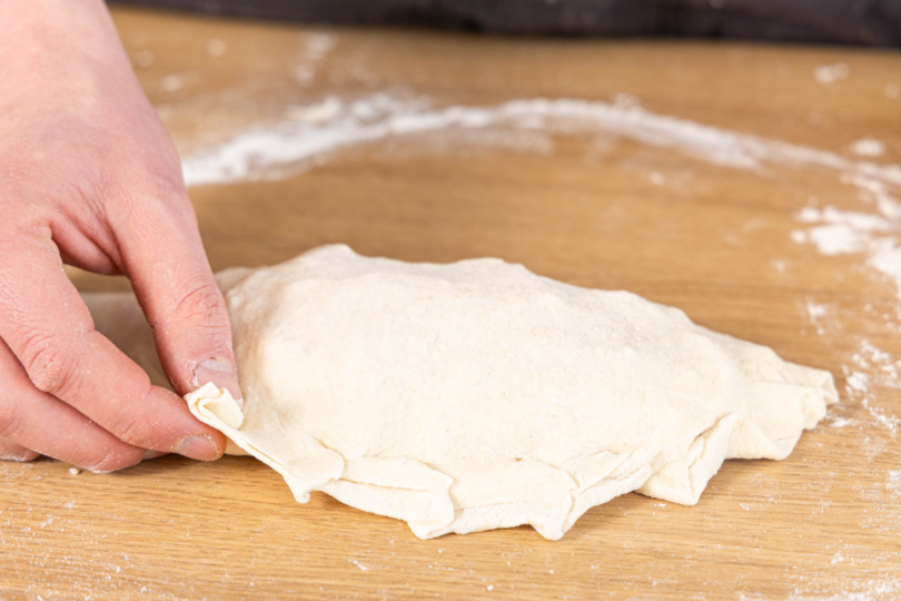 Ränder der Calzone schließen