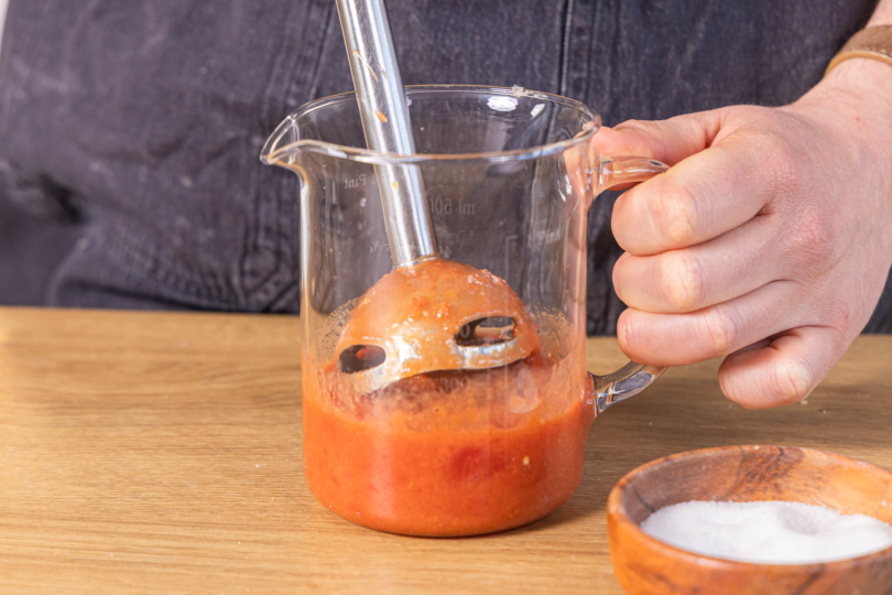 Tomatensoße pürieren