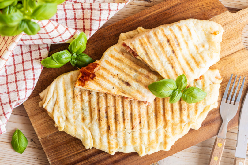 Calzone vom Kontaktgrill top-down