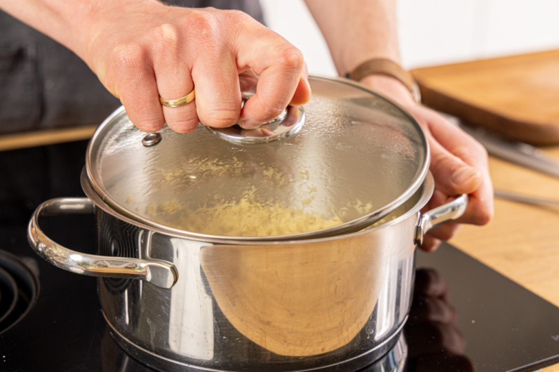 Deckel auf den Topf geben