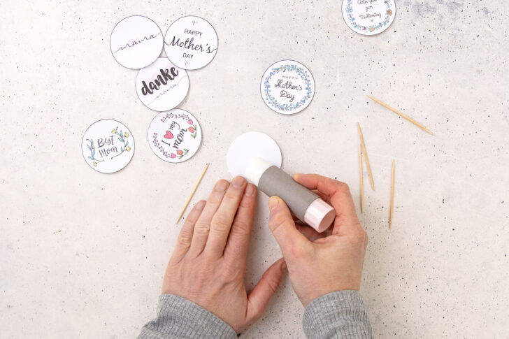 Cupcake Topper zusammen kleben