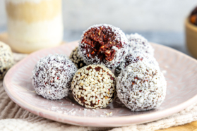 Energy Balls angebissen