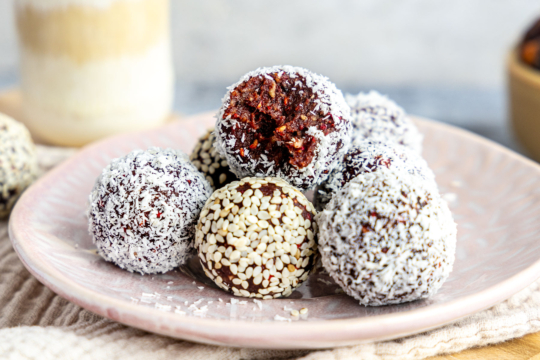 Energy Balls angebissen