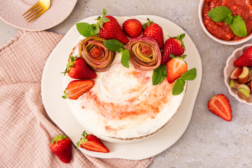 Erdbeer-Rhabarber-Torte top-down
