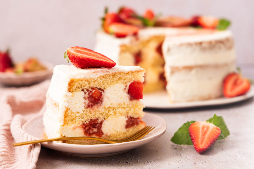 Stück Erdbeer-Rhabarber-Torte