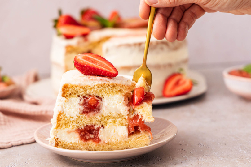 Erdbeer-Rhabarber-Torte angabeln