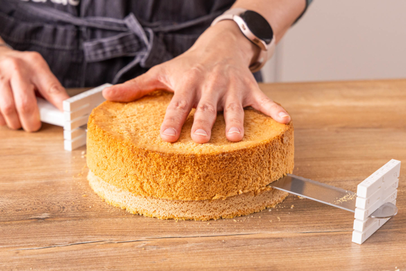 Biskuitboden schneiden