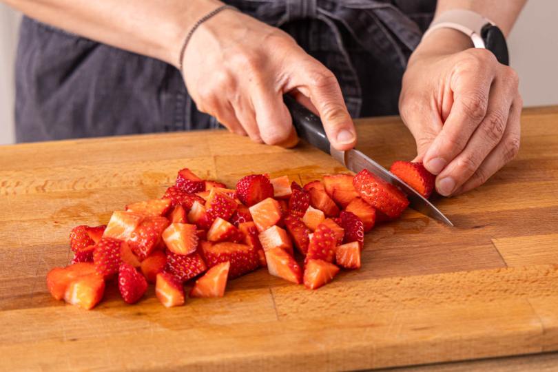 Erdbeeren klein schneiden