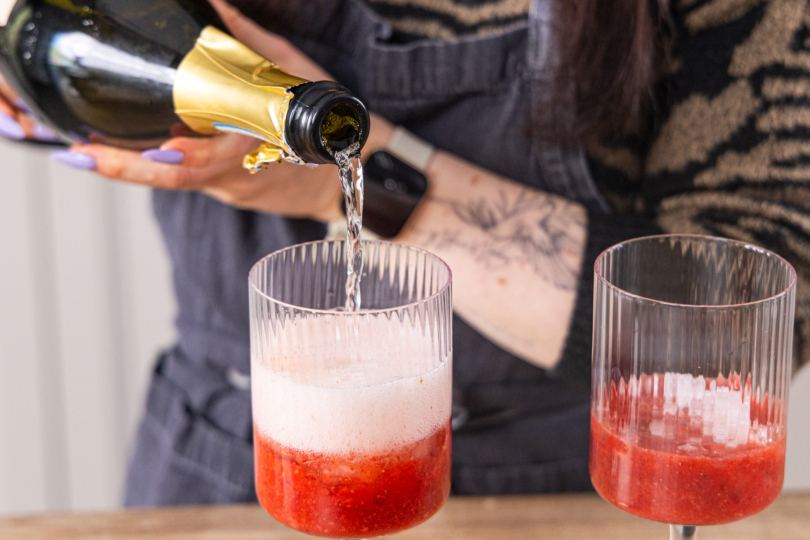 mit Prosecco aufgießen