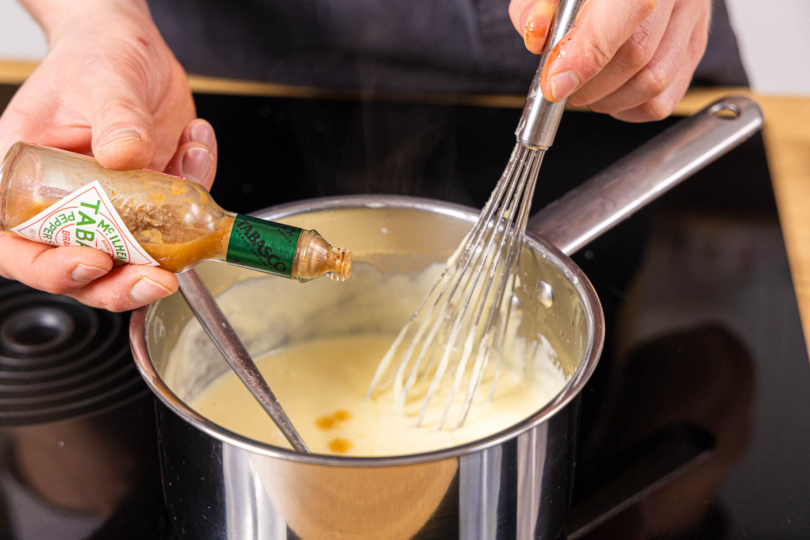 Kässauce mit Tabsaco würzen