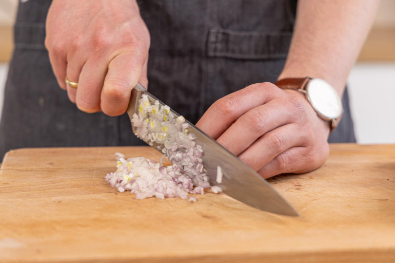 Schalotte schneiden