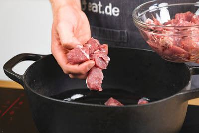 Lammfleisch mit Ghee anbraten